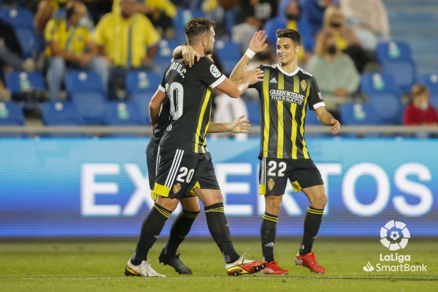 El Zaragoza celebra: Bermejo sonríe, Álvaro Giménez celebra