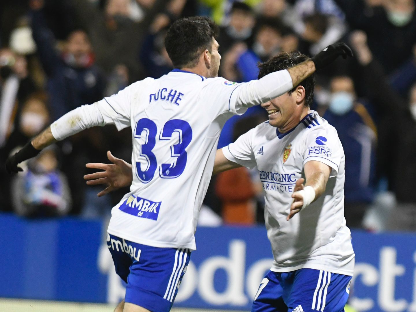 Puche y Azón celebran para el Zaragoza