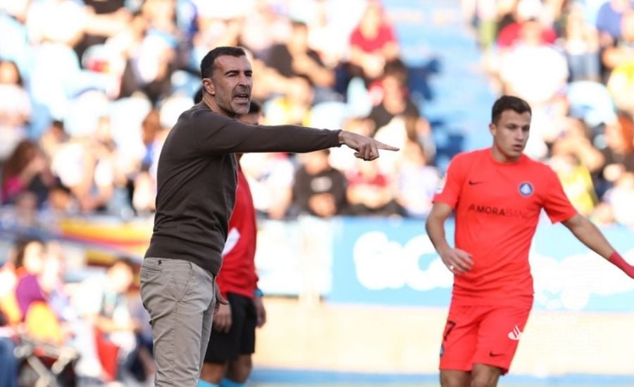 Carcedo da órdenes en el Real Zaragoza Andorra. Foto: LaLiga