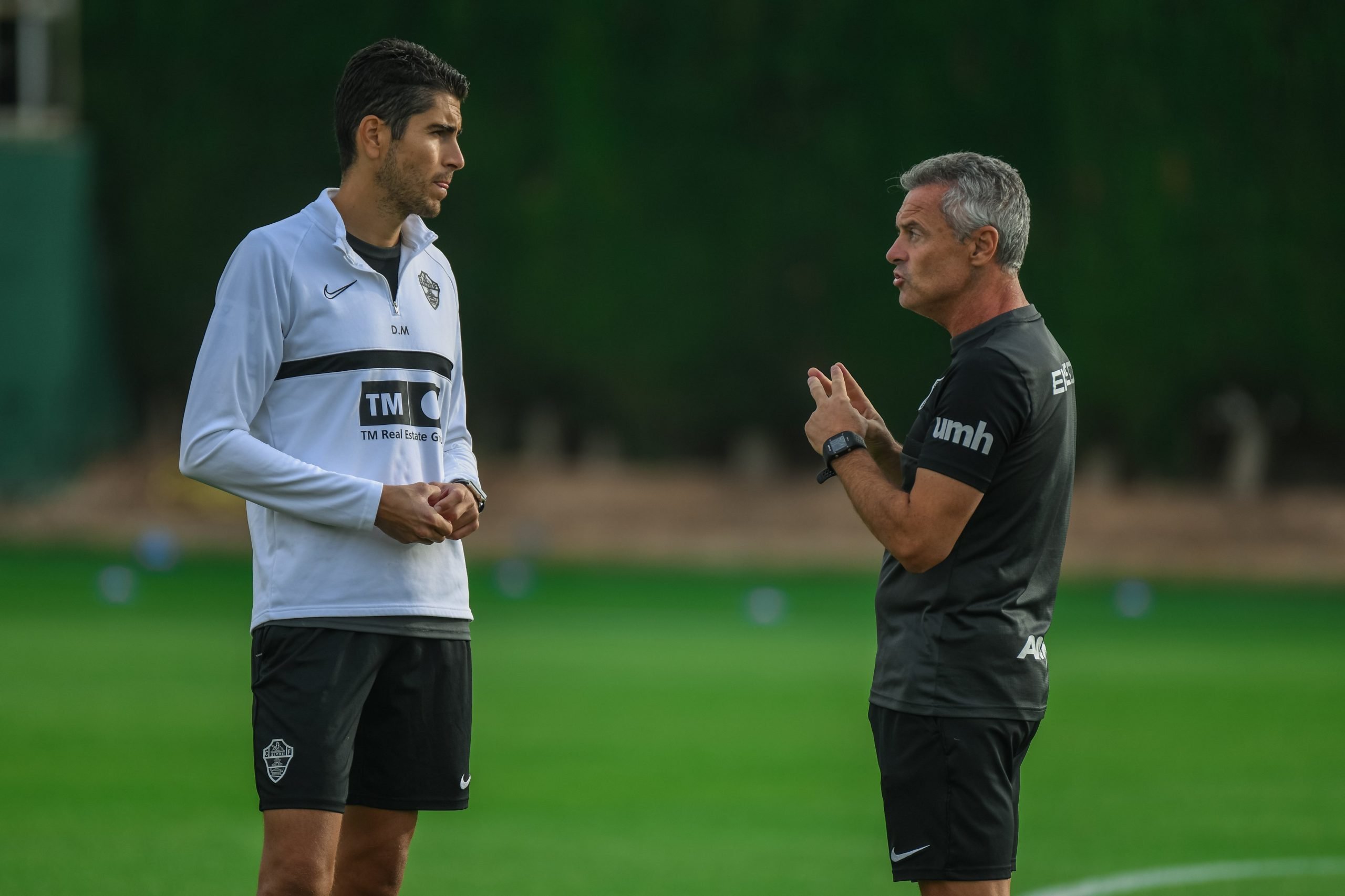 Fran Escribá, dando órdenes cuando entrenaba al Elche CF. Imagen: Elche CF.