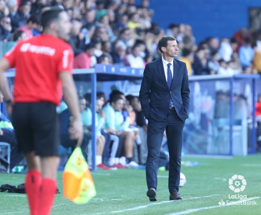 Ziganda contra la Ponferradina observa el partido. Foto: LaLiga