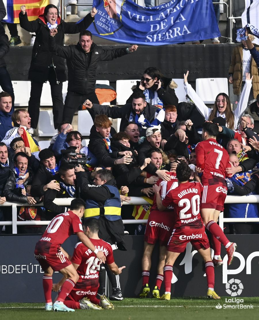 El Real Zaragoza celebra un gol a domicilio