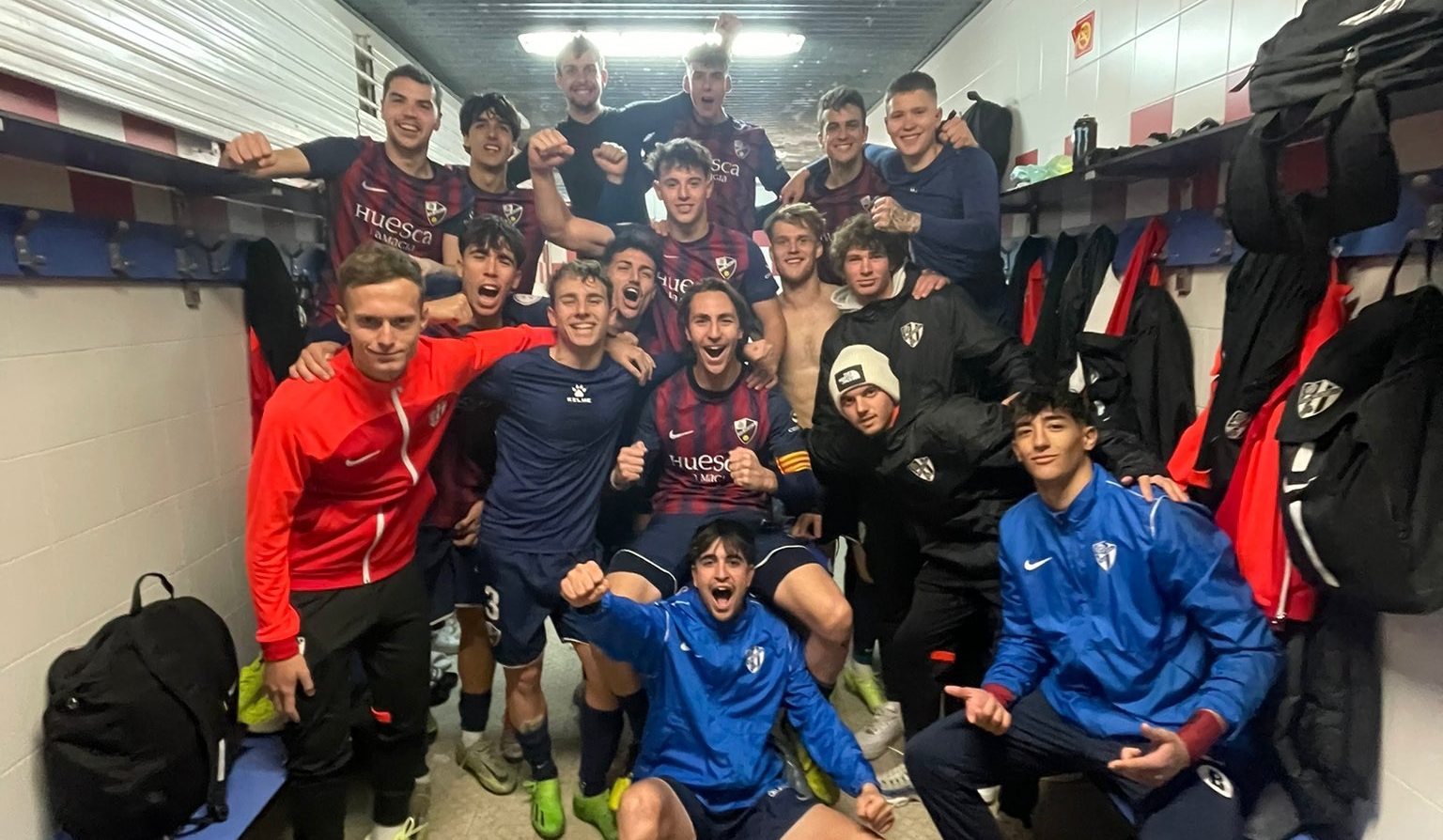 Foto del Twitter del Huesca B