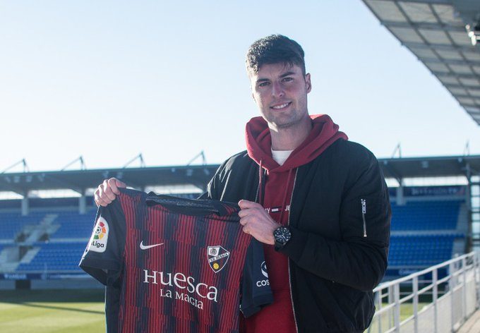 Juan Pérez luce la camiseta del Huesca