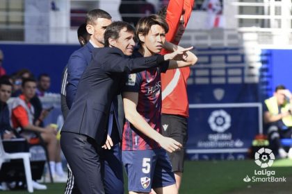 Ziganda da órdenes a Kento que tuvo que entrar contra el Granada tras la lesión de Salvador. Foto: LaLiga