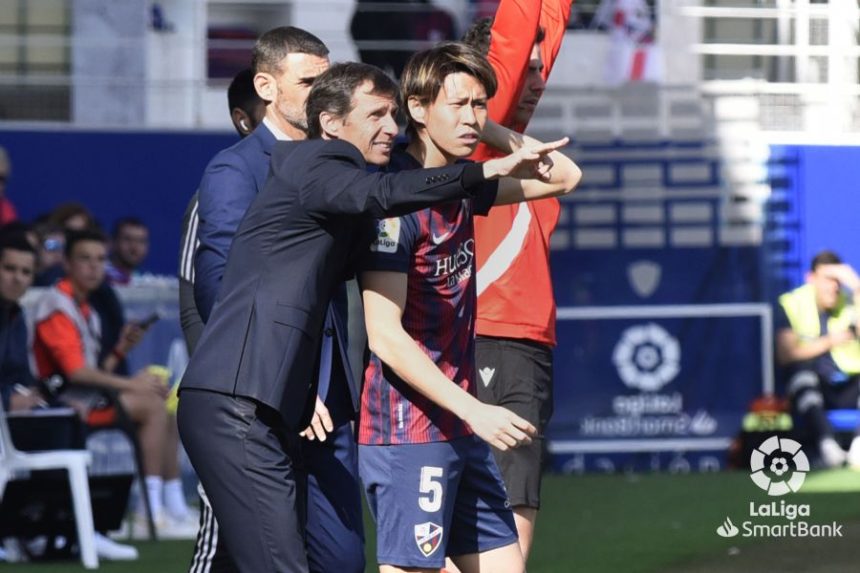 Ziganda da órdenes a Kento que tuvo que entrar contra el Granada tras la lesión de Salvador. Foto: LaLiga