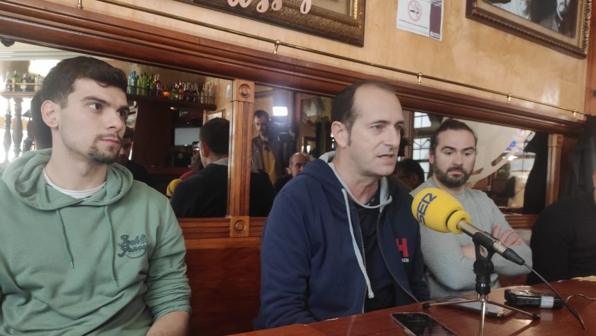 En primer plano Miguel Malo, Nolasco y Néstor Oliva durante la rueda de prensa para habar del partido contra el Torrelavega. Foto: Sportaragon