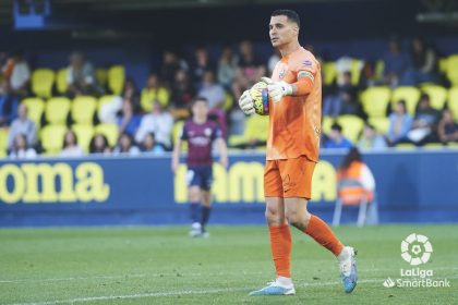 Andrés Fernández un partido más fue uno de los mejores del Huesca de Ziganda. Foto: LaLiga