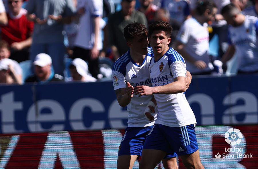 Alejandro Francés y Giuliano Simeone celebran