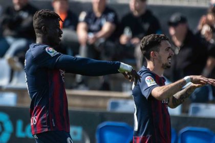 Joaquín y Obeng ante el Ibiza. Foto SD Huesca