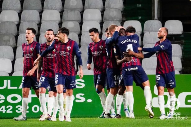 Los jugadores del Huesca celebran el gol de Kanté en el Racing - SD Huesca. Foto: LaLiga