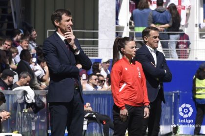 Ziganda, en primer plano, durante el partido contra el Alavés. Foto: LaLiga