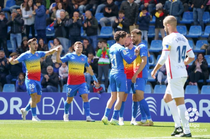 Los jugadores del Andorra celebraron el gol con el que se adelantaron al Huesca. Foto: LaLiga
