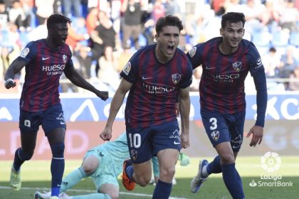 Javi Martínez celebra el gol con el que se abrió el marcador contra la Ponferradina. Foto: LaLiga