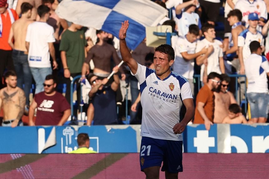 Zapater despidiéndose de la afición | Marca