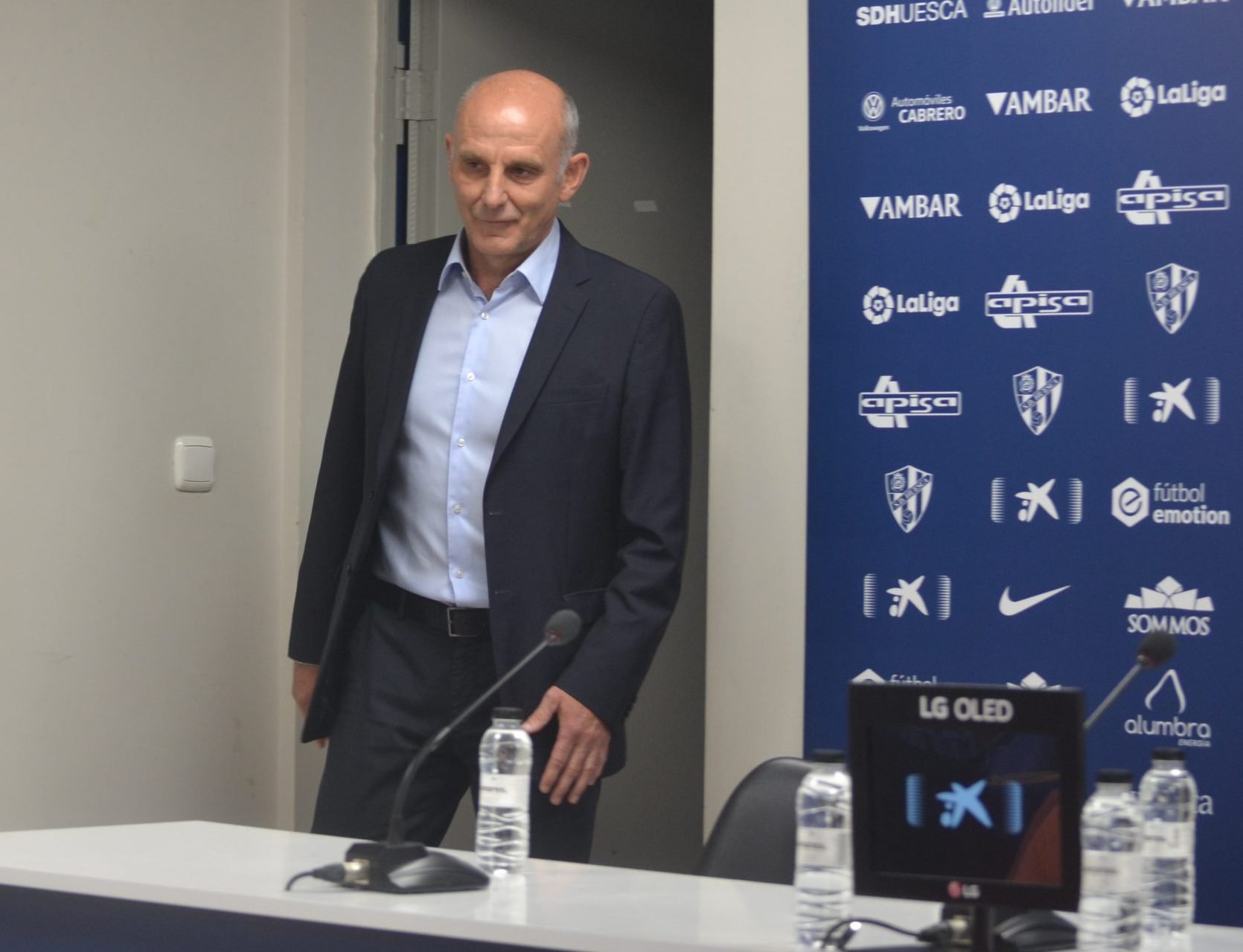 Martín González, en la imagen, en una foto de archivo entra en la sala de prensa de El Alcoraz. Foto: Sportaragon