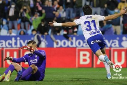 Azón celebrando un gol en La Romareda | LaLiga