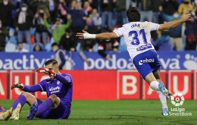 Azón celebrando un gol en La Romareda | LaLiga