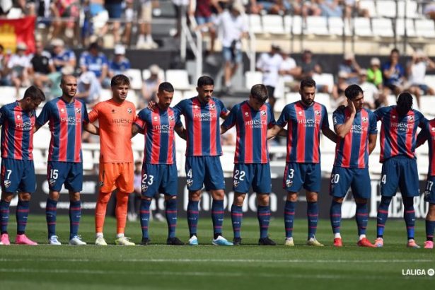 Primer once del Huesca en la temporada 2023-24, que jugó contra el Burgos en El Plantío. Foto: LaLiga