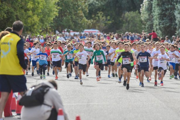 Numerosos niños participaron en la pasada edición de la Carrera de la Infancia. Foto: Ramón Comet