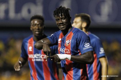 Obeng feliz con su tanto al Alcorcón que se lo dedicó al 'Cuco' Ziganda. Foto: LaLiga