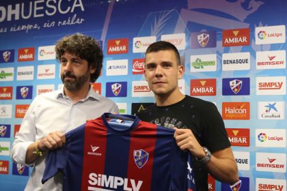 Presentación de Álex Gallar con la SD Huesca