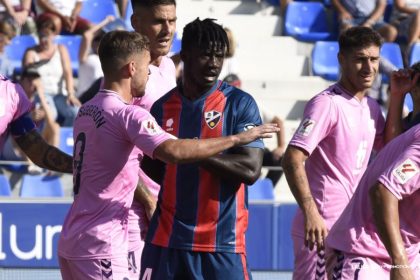 Obeng regresó al once inicial para aportar gol al Huesca contra el Eldense. Foto: LaLiga