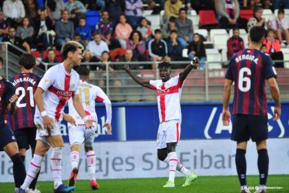 Obeng celebra el gol en propia puerta del Eibar con el que ell Huesca abrió el marcador. Foto: LaLiga