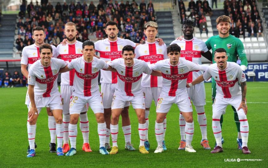 Once del Huesca con el que lo de Hidalgo comenzaron el partido contra el Amorebieta. Foto: LaLiga