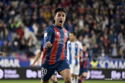 Vilarrasa celebra el gol con el que el Huesca empató con el Espanyol. Foto: LaLiga