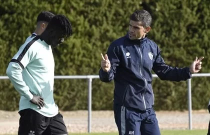 Hidalgo y Obeng en un entrenamiento del Huesca