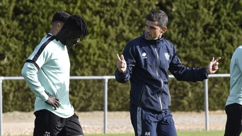 Hidalgo y Obeng en un entrenamiento del Huesca