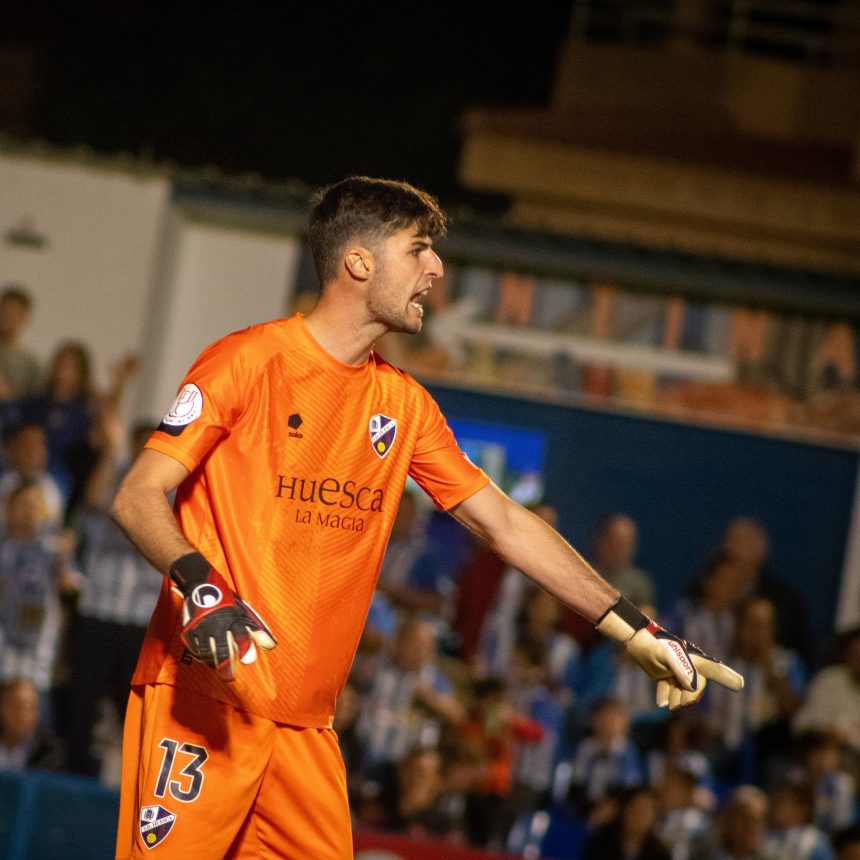 Juan Pérez, en su debut con el Huesca
