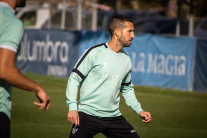 Óscar Sielva en un entrenamiento del Huesca
