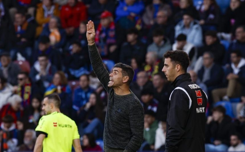 Antonio Hidalgo, en la imagen, en el Ciutat de Valencia durante la primera parte. Foto: LaLiga