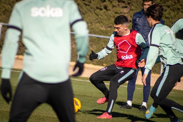 Joaquín Muñoz en un entrenamiento del Huesca
