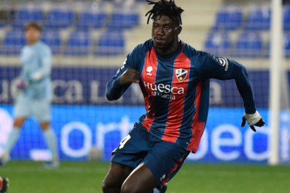 Samuel Obeng durante el partido del Huesca ante el Racing de Ferrol