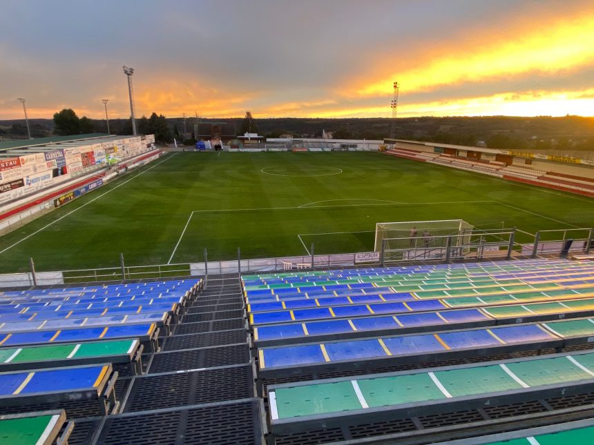 El Municipal se prepara para recibir la cita histórica del Barbastro ante el Barcelona en Copa del Rey. Foto: UD Barbastro