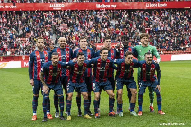 Once del Huesca que propuso de inicio Hidalgo contra el Sporting en El Molinón. Foto: LaLiga