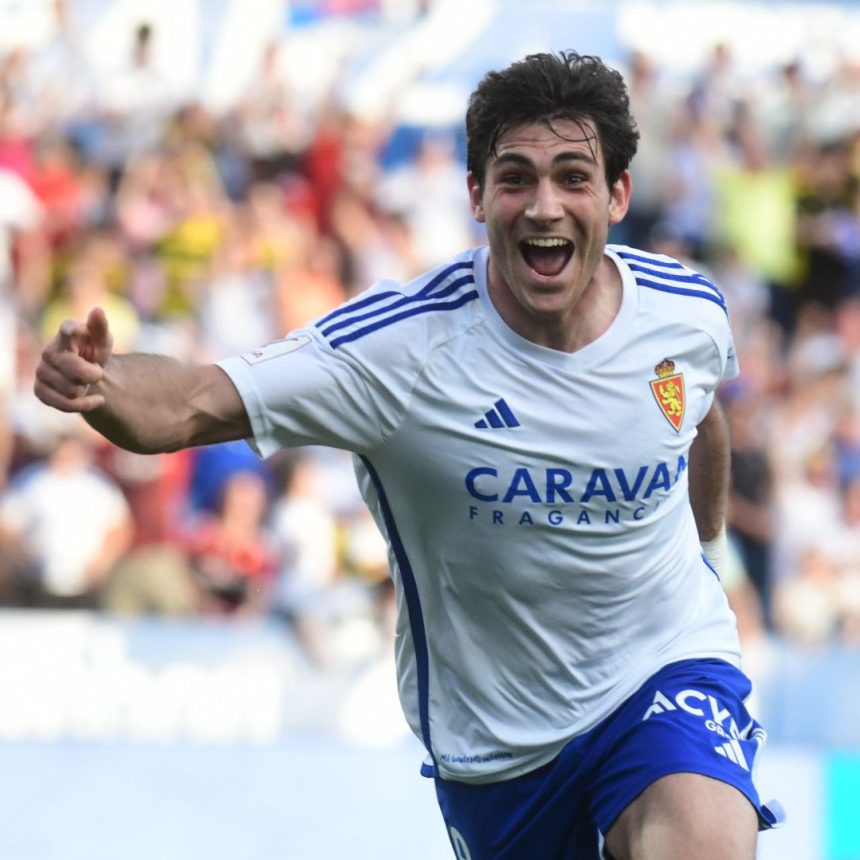 Iván Azón le da el empate y la vida al Real Zaragoza