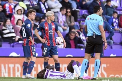 Nieto y Tresaco, con caras de circunstancia, en el Valladolid SD Huesca. Foto: LaLiga