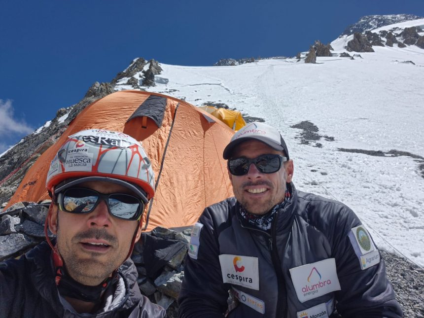 Cristóbal Cuello y Andrés Vilalta, protagonistas del podcast Planeta Montaña by Huesca La Magia, en su aventura al Broad Peak. Foto: C. C.
