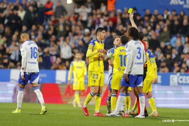 Partido bronco el que se disputó en La Romareda ante el Cádiz CF | FOTO LaLiga
