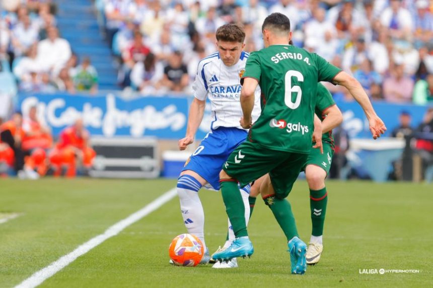 El Real Zaragoza rescató un empate ante el Eibar con un gol in extremis de Poussin | FOTO: LaLiga