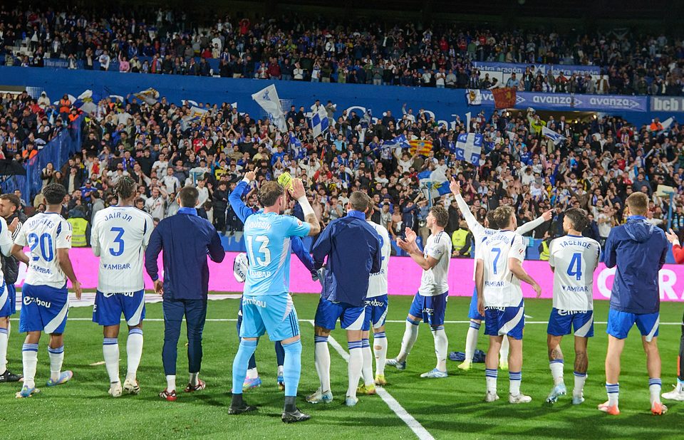 Los jugadores del Real Zaragoza celebran el triunfo ante el Cartagena (Foto Tino Gil Real Zaragoza)