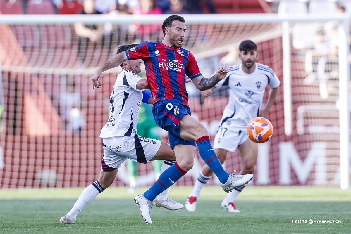 Sergi Enrich ante el Albacete (1)