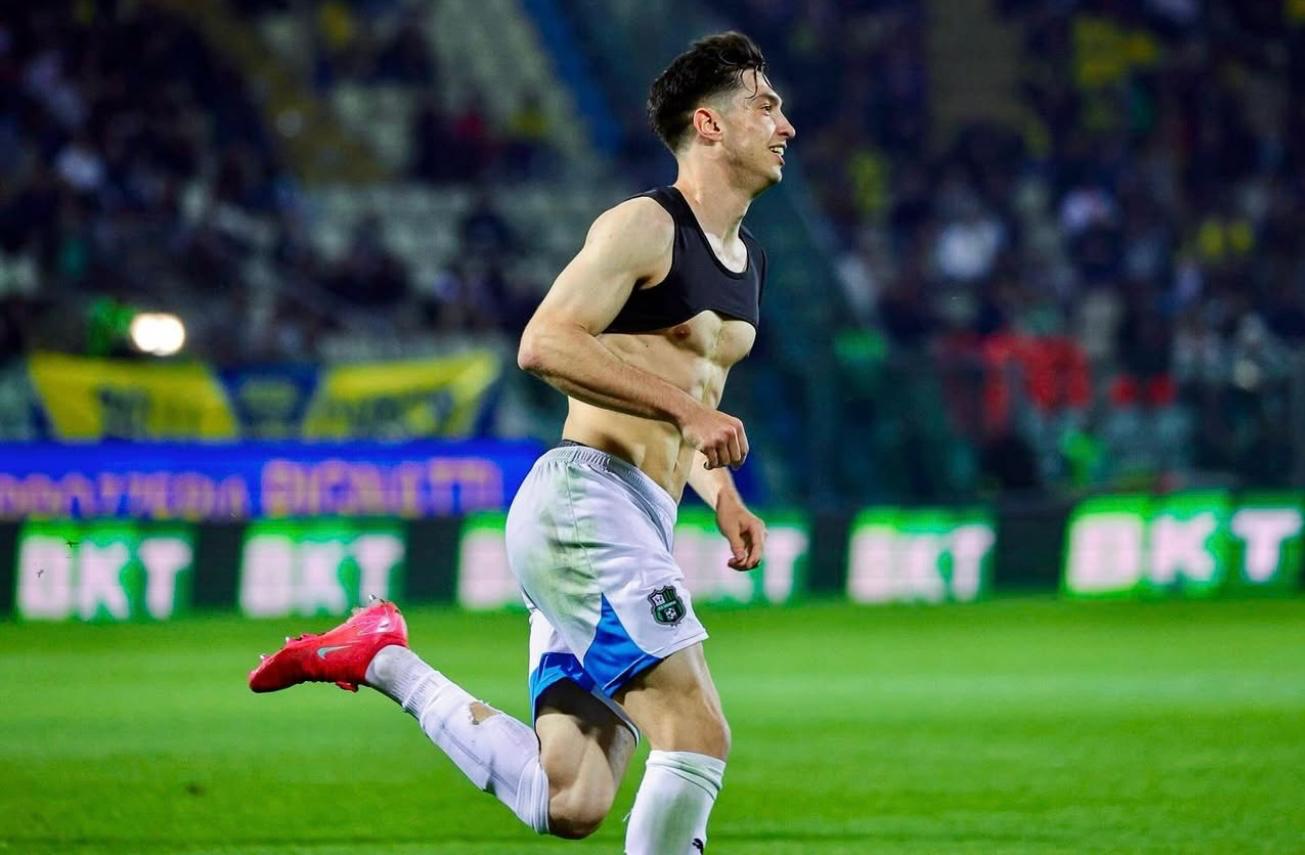 Luca Moro celebrando un gol